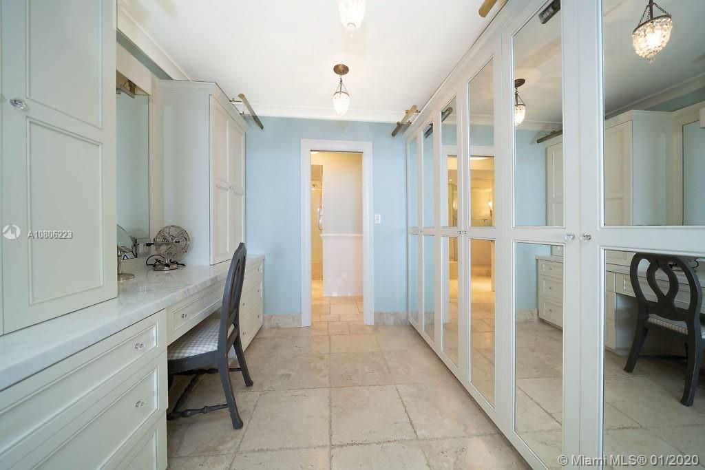 Recently Sold: $1,595,000 (3 beds, 2 baths, 2100 Square Feet)