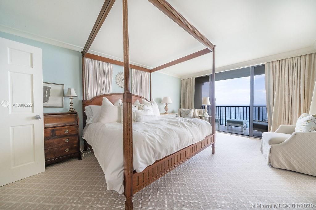 Recently Sold: $1,595,000 (3 beds, 2 baths, 2100 Square Feet)