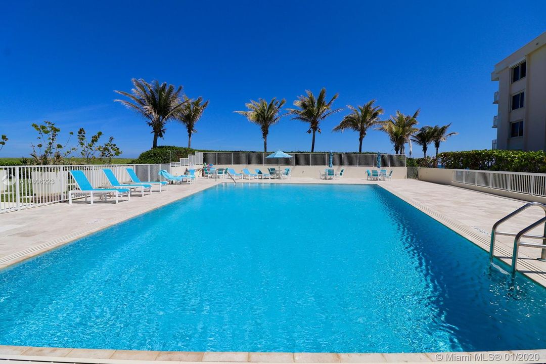 Recently Sold: $1,595,000 (3 beds, 2 baths, 2100 Square Feet)