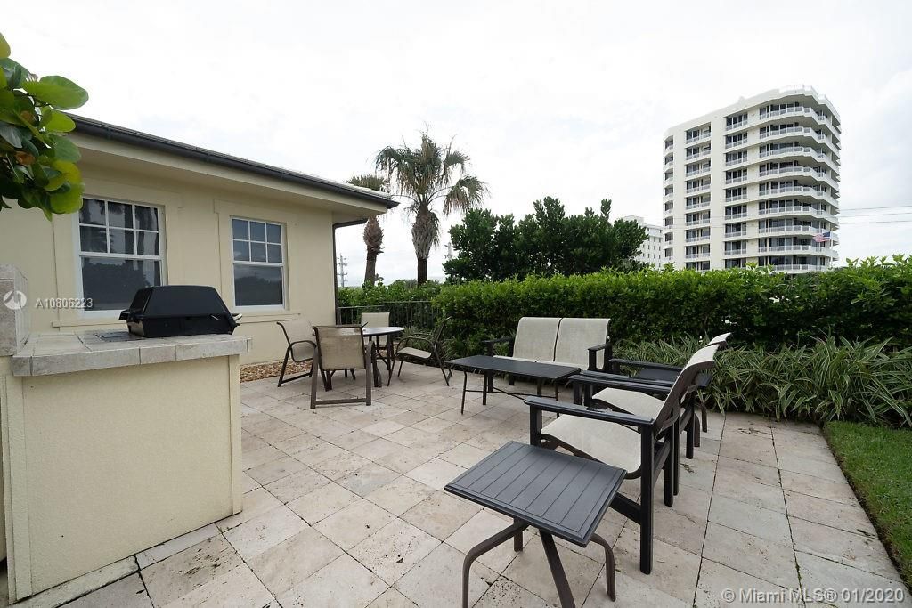 Recently Sold: $1,595,000 (3 beds, 2 baths, 2100 Square Feet)