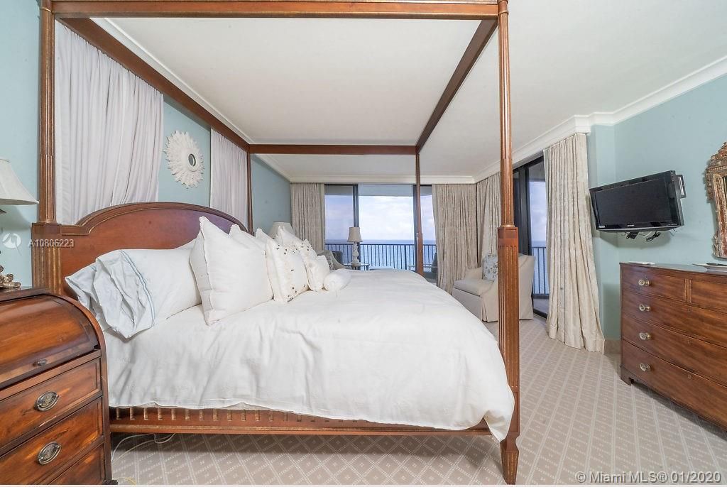 Recently Sold: $1,595,000 (3 beds, 2 baths, 2100 Square Feet)