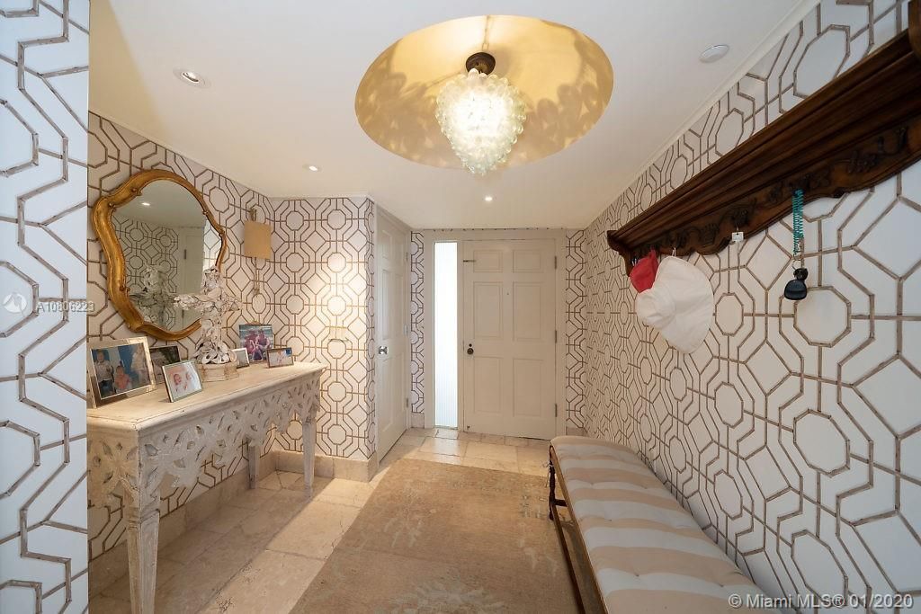 Recently Sold: $1,595,000 (3 beds, 2 baths, 2100 Square Feet)