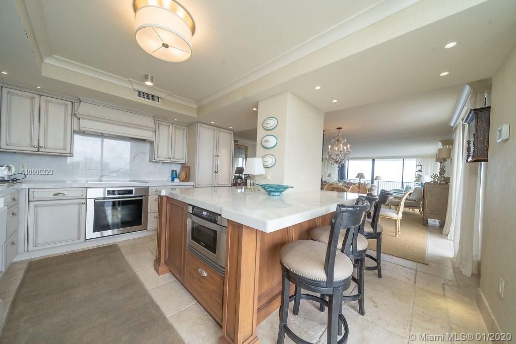 Recently Sold: $1,595,000 (3 beds, 2 baths, 2100 Square Feet)