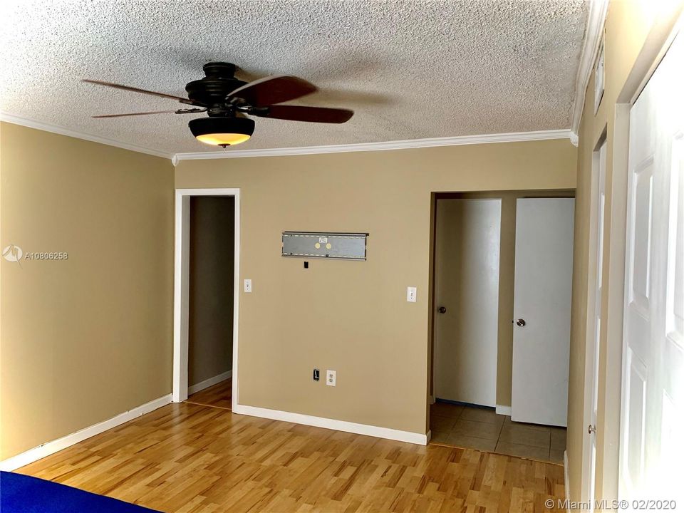 Recently Sold: $107,000 (1 beds, 1 baths, 800 Square Feet)