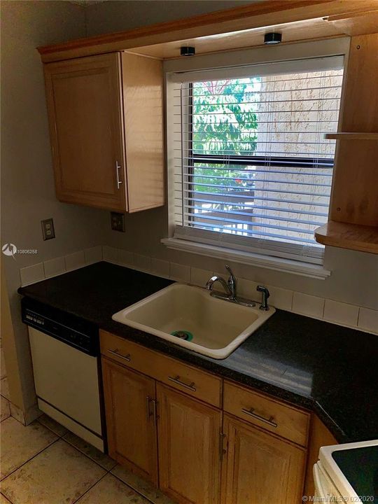 Vendido Recientemente: $107,000 (1 camas, 1 baños, 800 Pies cuadrados)