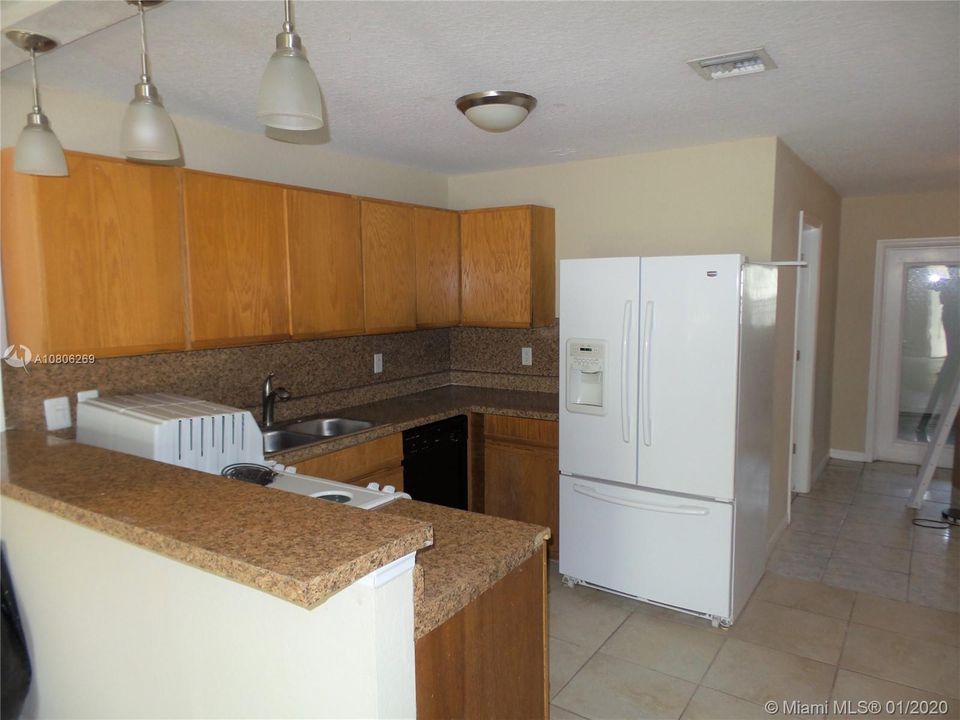 Recently Rented: $1,199 (3 beds, 1 baths, 1371 Square Feet)