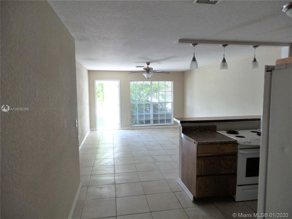 Recently Rented: $1,199 (3 beds, 1 baths, 1371 Square Feet)