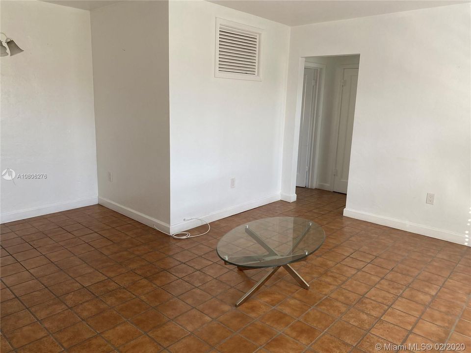 Недавно продано: $140,000 (1 спален, 1 ванн, 570 Квадратных фут)