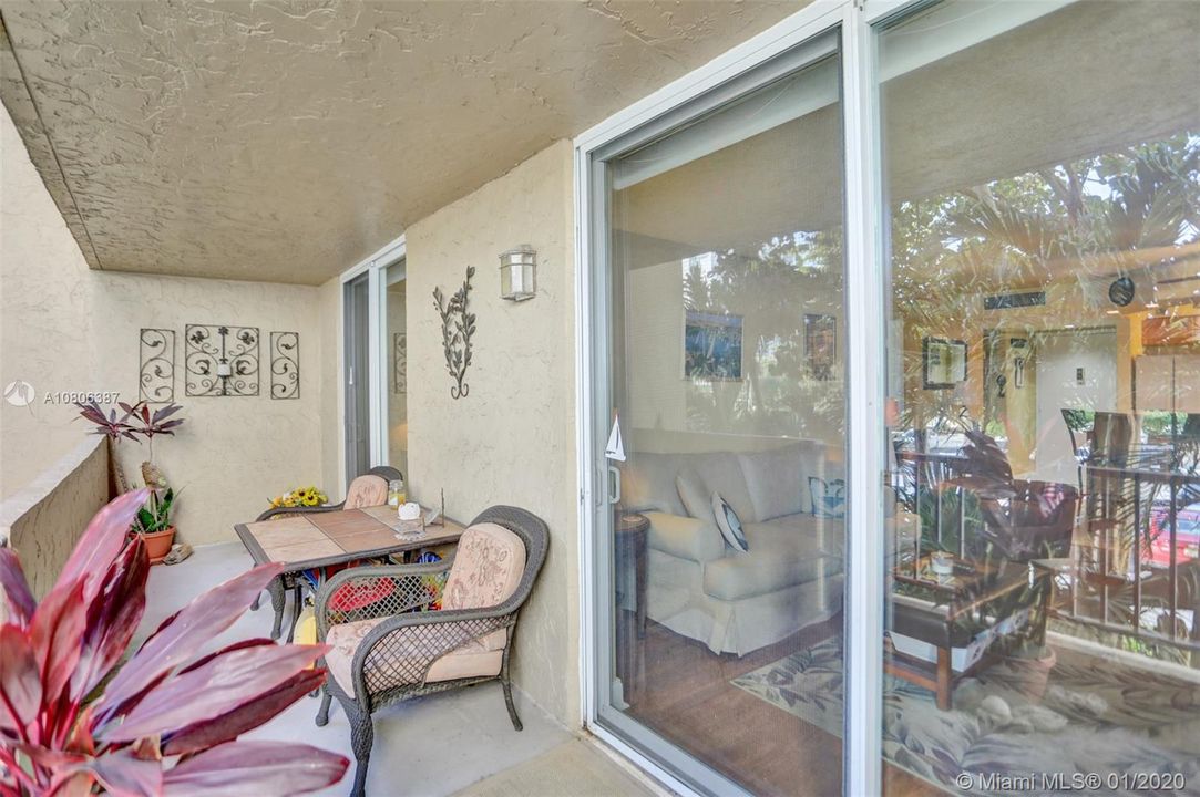 Vendido Recientemente: $250,000 (1 camas, 1 baños, 824 Pies cuadrados)