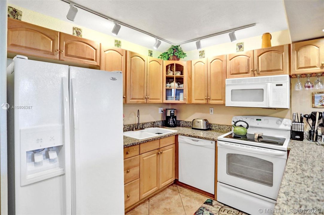 Vendido Recientemente: $250,000 (1 camas, 1 baños, 824 Pies cuadrados)