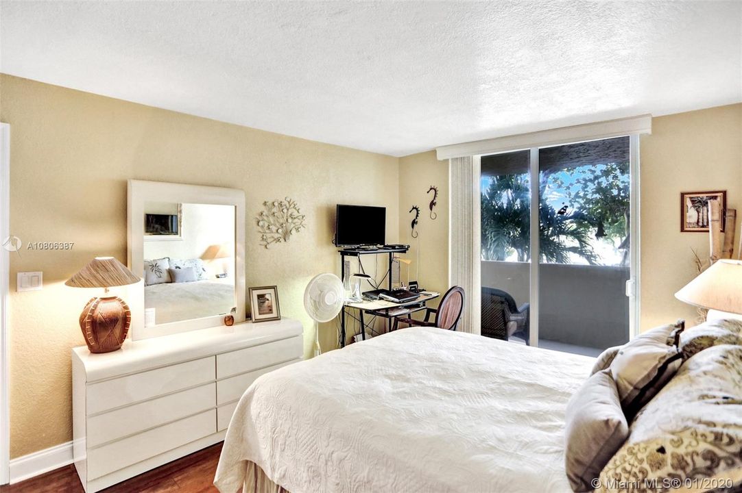 Vendido Recientemente: $250,000 (1 camas, 1 baños, 824 Pies cuadrados)