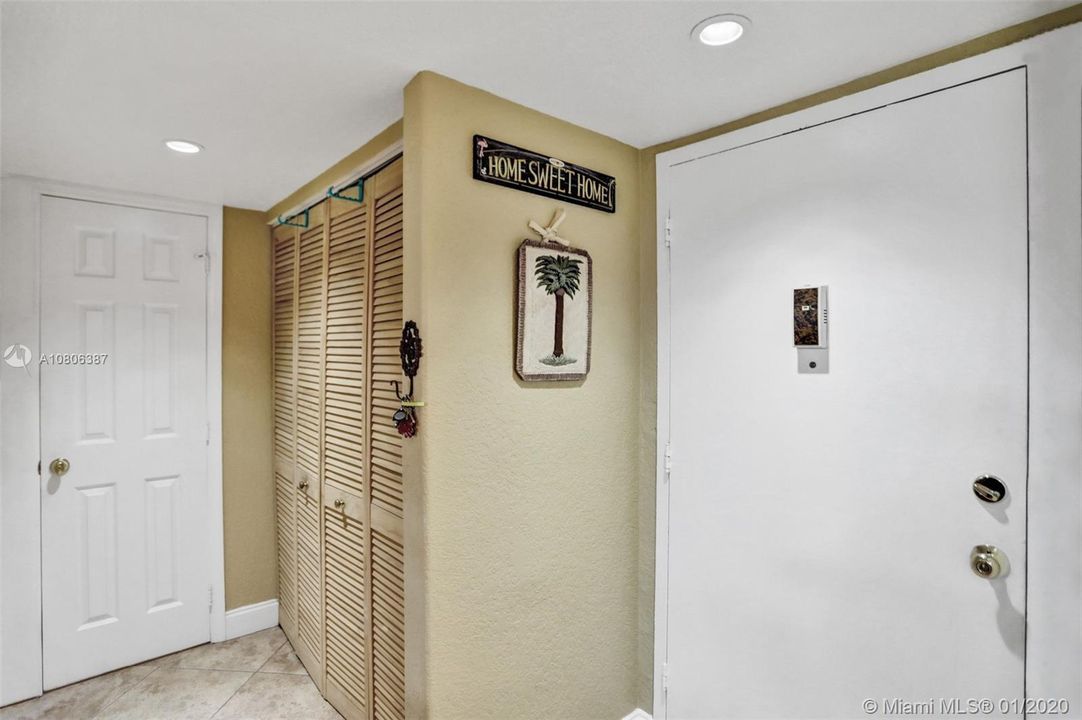 Vendido Recientemente: $250,000 (1 camas, 1 baños, 824 Pies cuadrados)