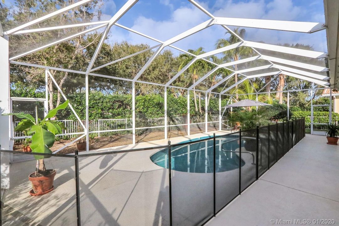 Recently Sold: $695,000 (4 beds, 3 baths, 2493 Square Feet)
