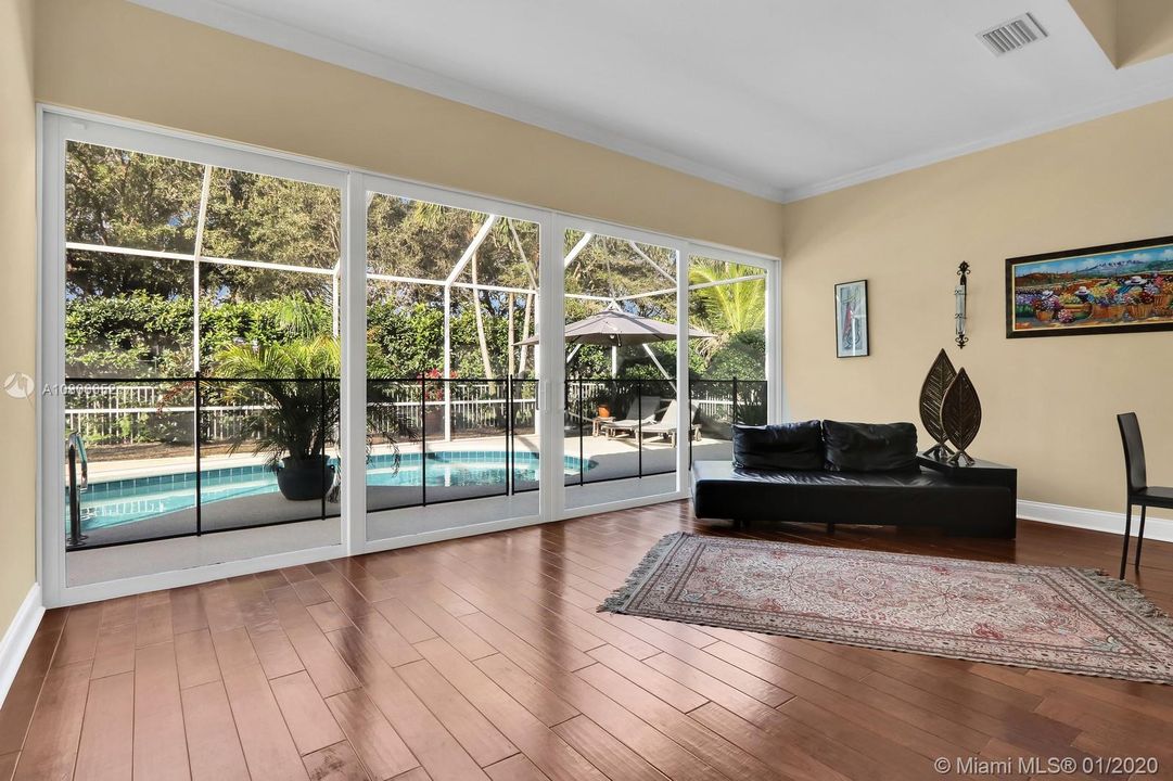 Recently Sold: $695,000 (4 beds, 3 baths, 2493 Square Feet)