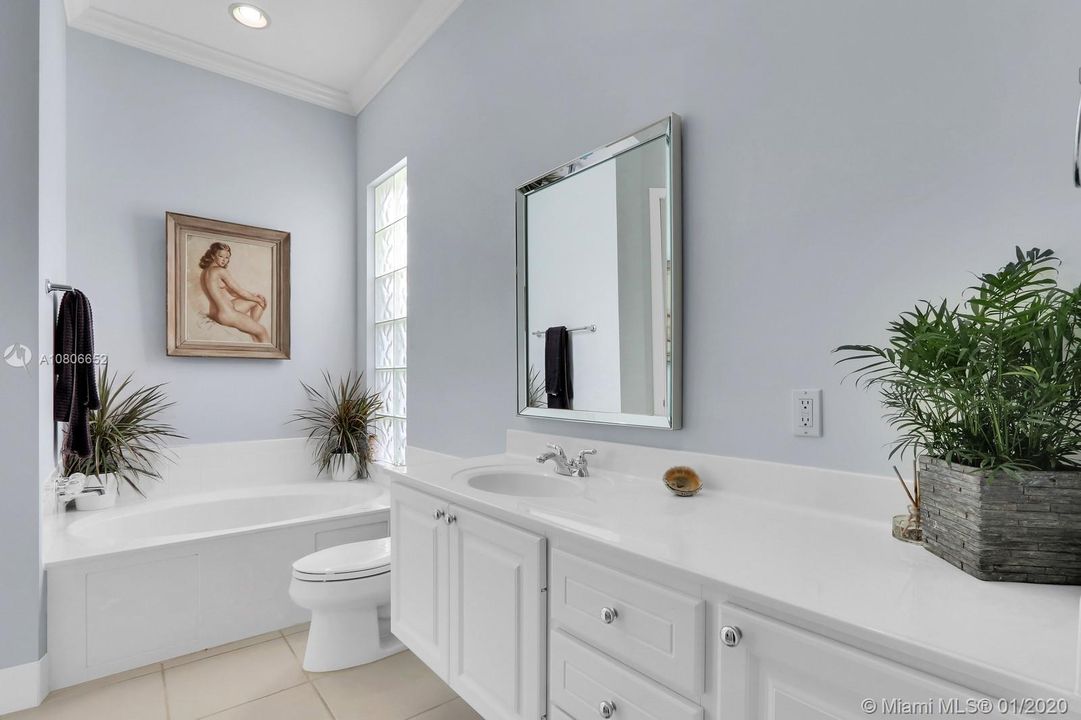 Recently Sold: $695,000 (4 beds, 3 baths, 2493 Square Feet)