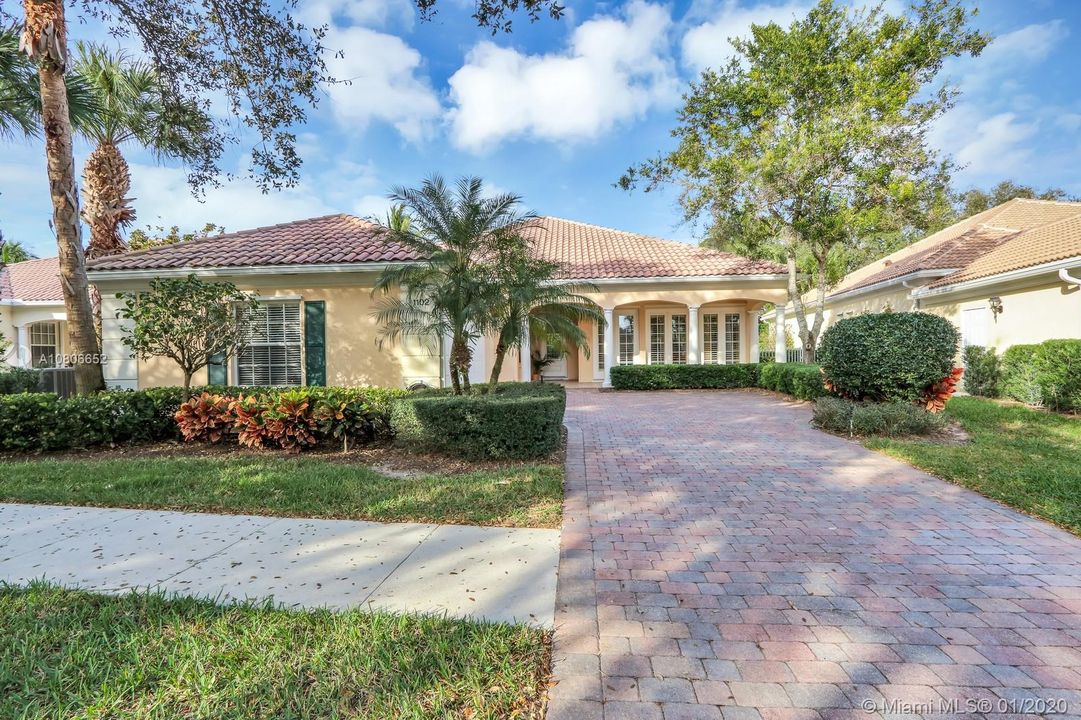 Recently Sold: $695,000 (4 beds, 3 baths, 2493 Square Feet)