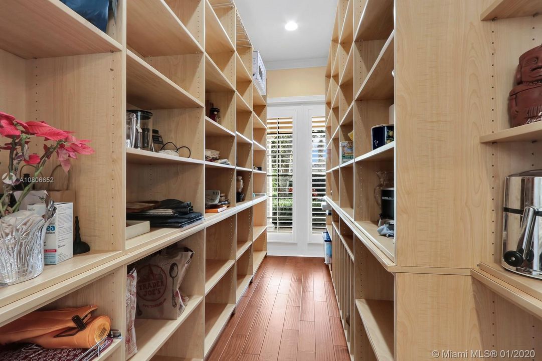 Recently Sold: $695,000 (4 beds, 3 baths, 2493 Square Feet)