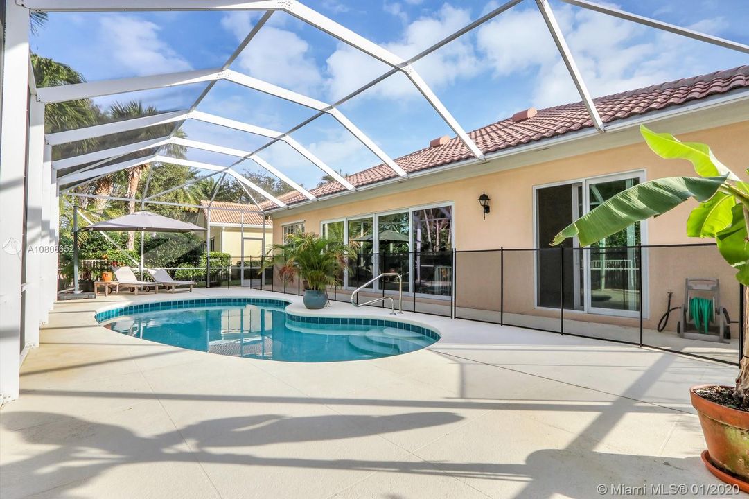 Recently Sold: $695,000 (4 beds, 3 baths, 2493 Square Feet)