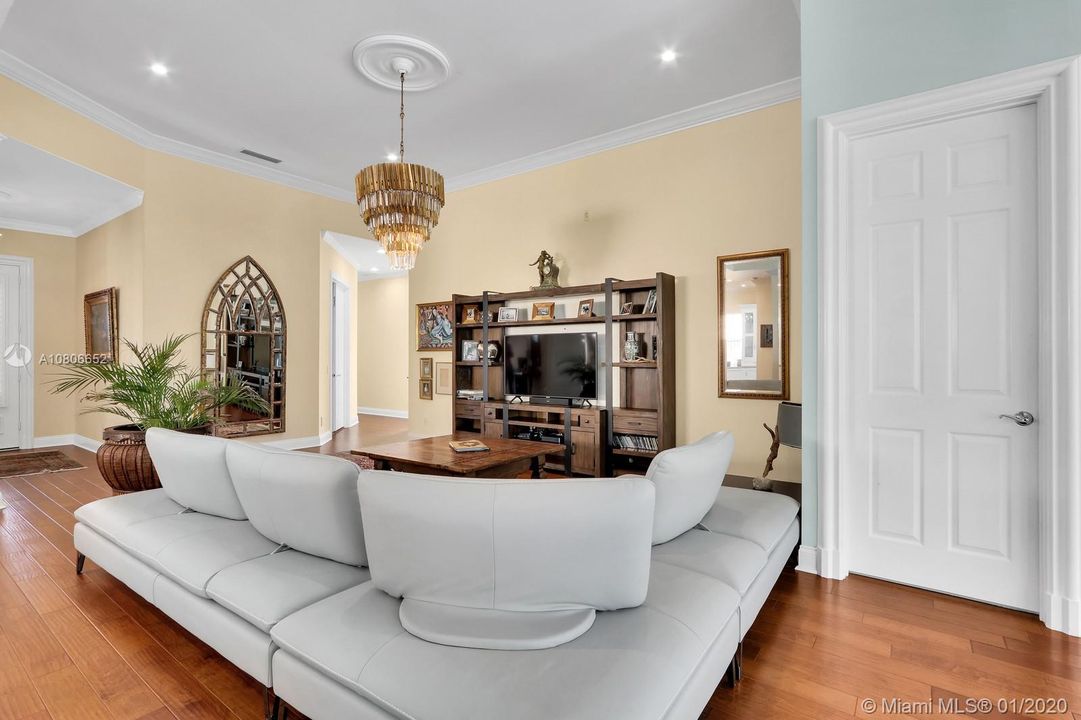 Recently Sold: $695,000 (4 beds, 3 baths, 2493 Square Feet)