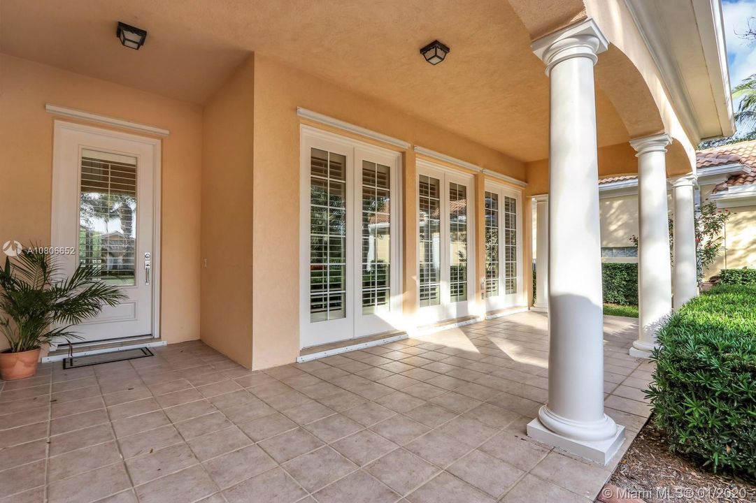 Recently Sold: $695,000 (4 beds, 3 baths, 2493 Square Feet)