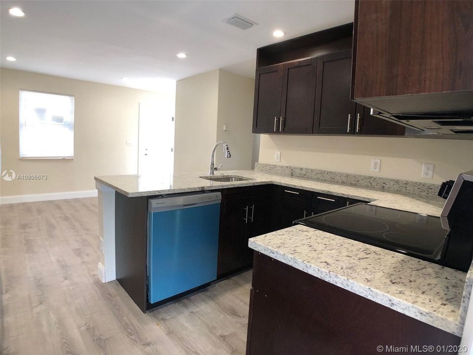 Recently Rented: $1,400 (3 beds, 2 baths, 1033 Square Feet)