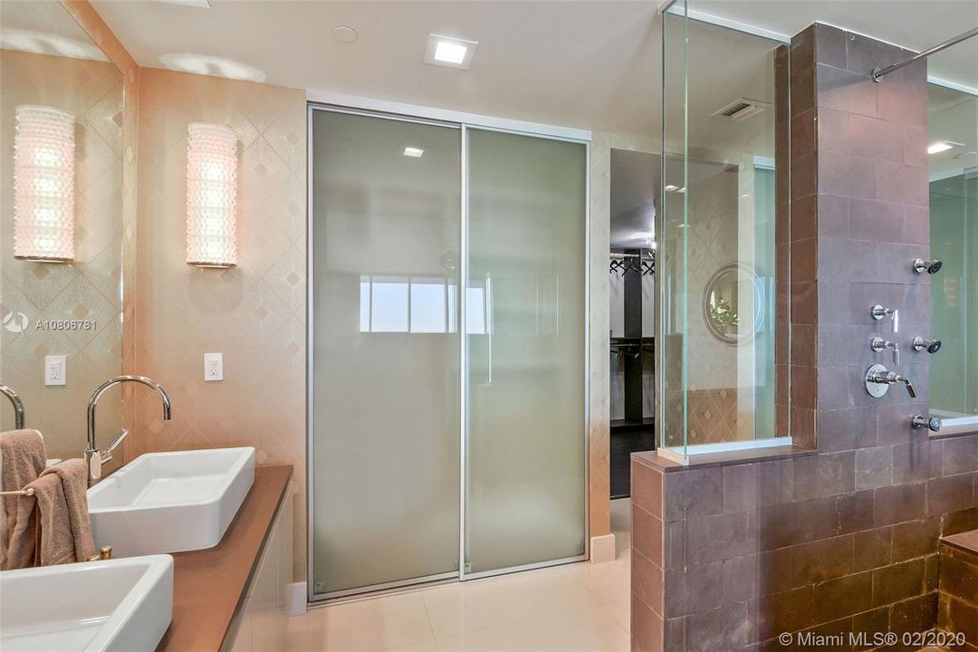 Недавно арендовано: $15,500 (3 спален, 5 ванн, 3932 Квадратных фут)
