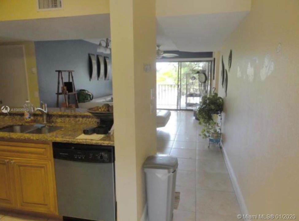 Recently Sold: $135,000 (3 beds, 2 baths, 1156 Square Feet)