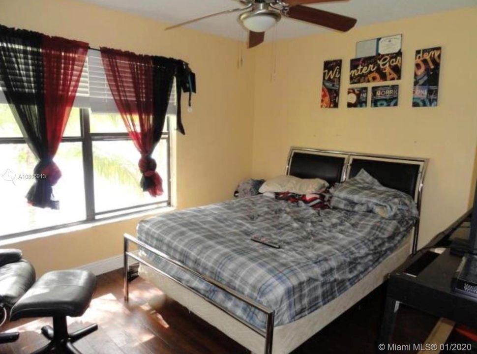 Recently Sold: $135,000 (3 beds, 2 baths, 1156 Square Feet)