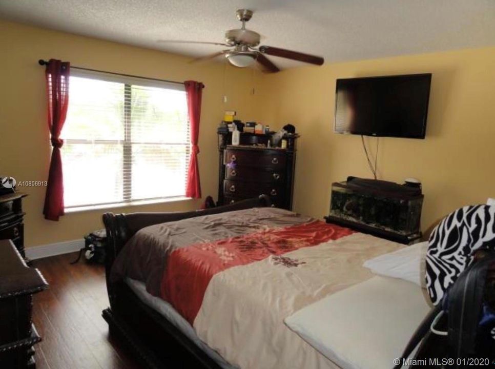 Recently Sold: $135,000 (3 beds, 2 baths, 1156 Square Feet)