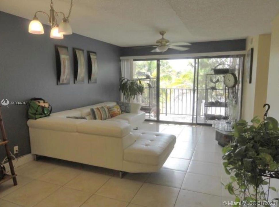 Recently Sold: $135,000 (3 beds, 2 baths, 1156 Square Feet)