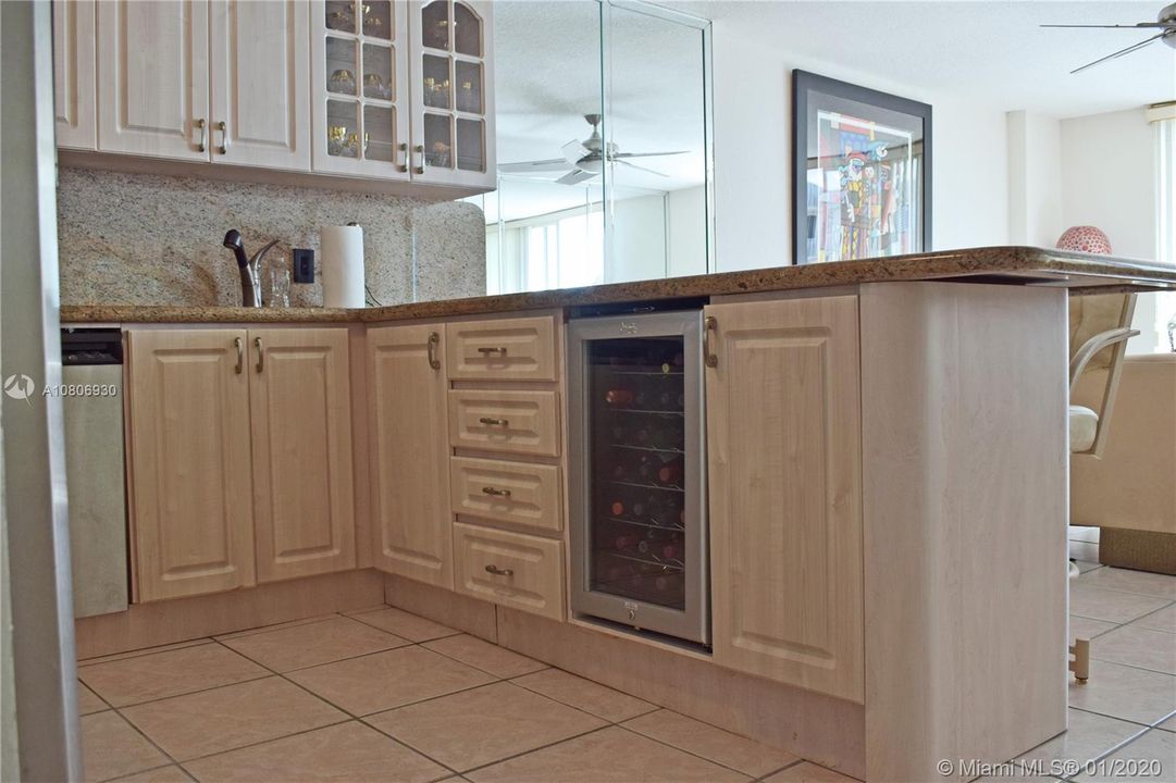 Recently Sold: $365,000 (1 beds, 1 baths, 655 Square Feet)