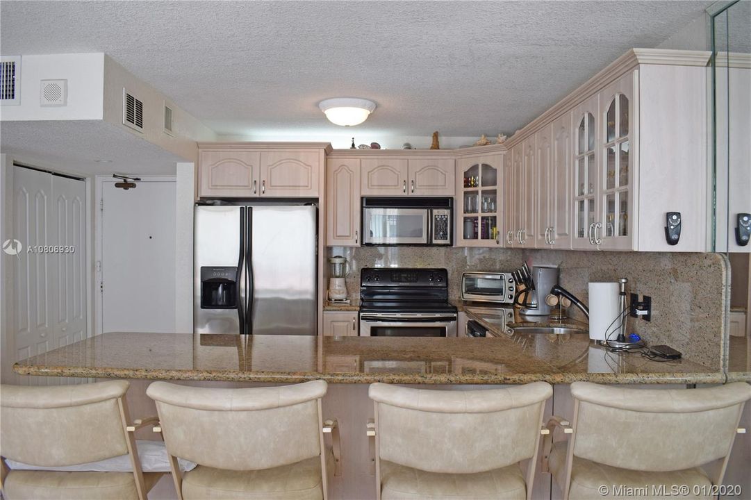 Recently Sold: $365,000 (1 beds, 1 baths, 655 Square Feet)