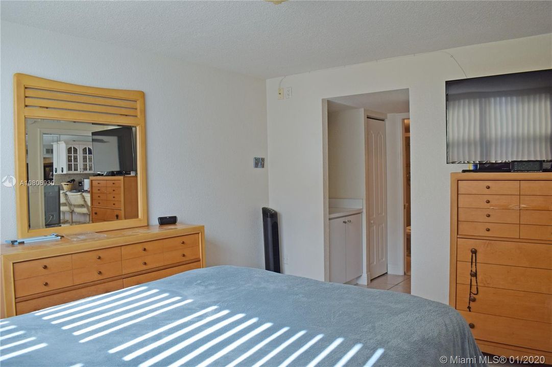 Recently Sold: $365,000 (1 beds, 1 baths, 655 Square Feet)