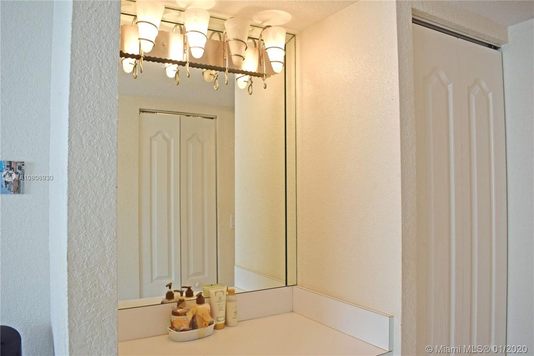 Recently Sold: $365,000 (1 beds, 1 baths, 655 Square Feet)