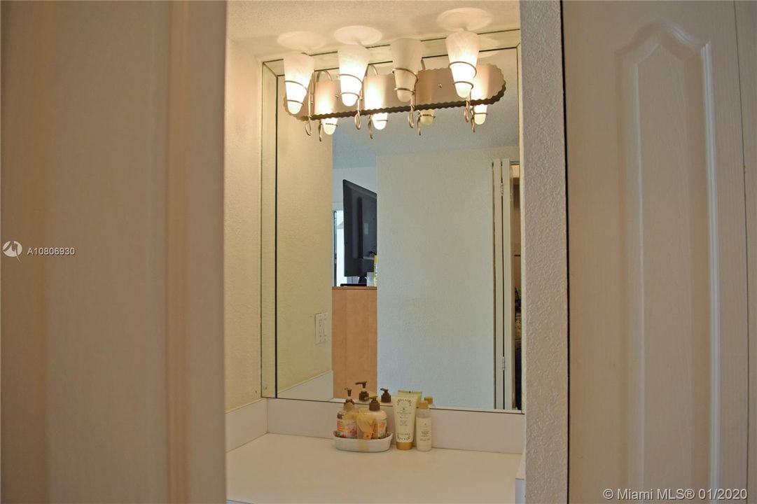 Recently Sold: $365,000 (1 beds, 1 baths, 655 Square Feet)