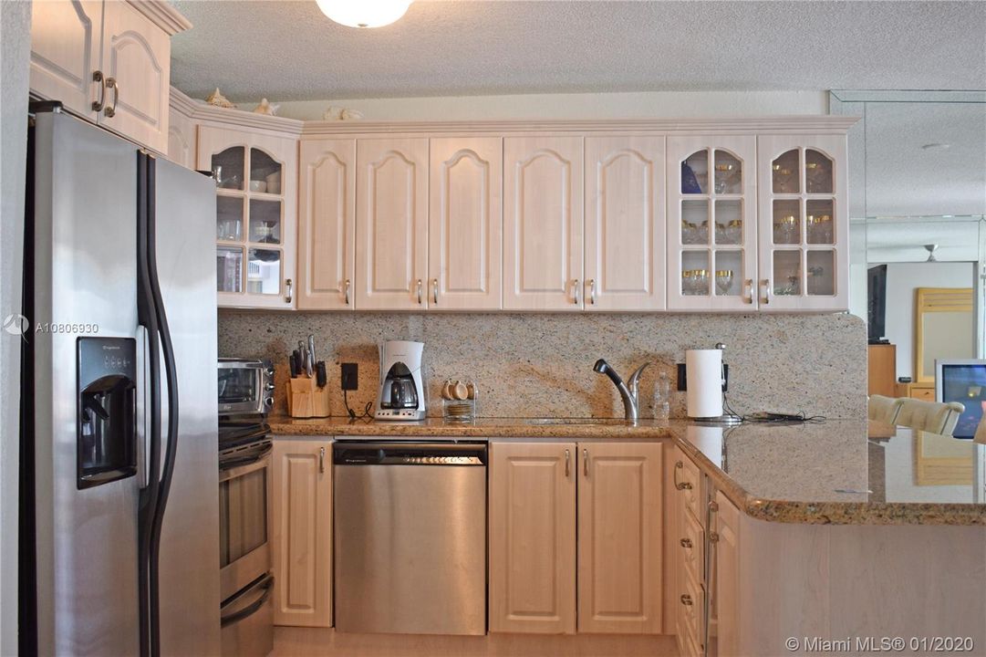 Recently Sold: $365,000 (1 beds, 1 baths, 655 Square Feet)