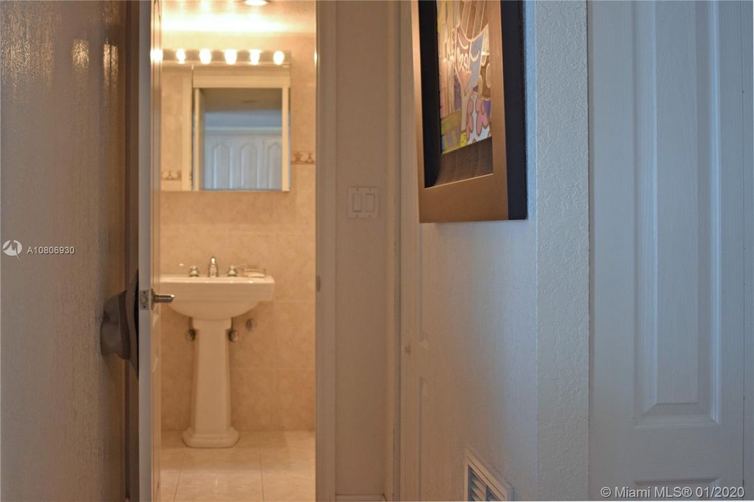 Recently Sold: $365,000 (1 beds, 1 baths, 655 Square Feet)