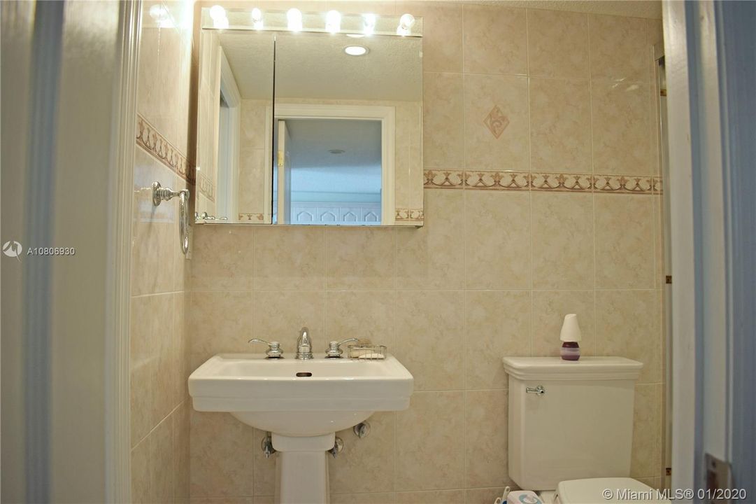 Recently Sold: $365,000 (1 beds, 1 baths, 655 Square Feet)