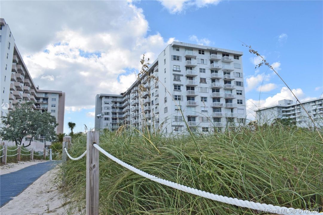 Recently Sold: $365,000 (1 beds, 1 baths, 655 Square Feet)
