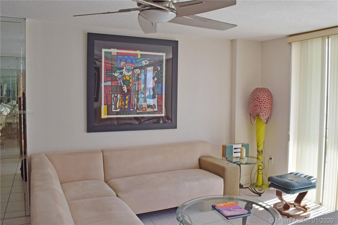 Recently Sold: $365,000 (1 beds, 1 baths, 655 Square Feet)