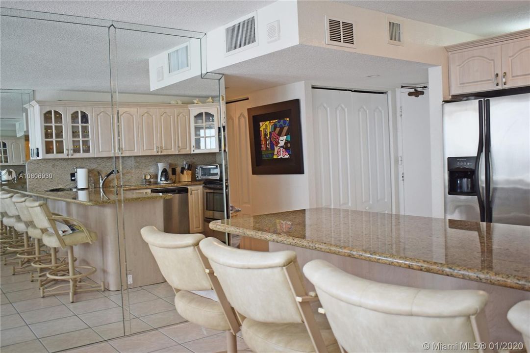 Recently Sold: $365,000 (1 beds, 1 baths, 655 Square Feet)