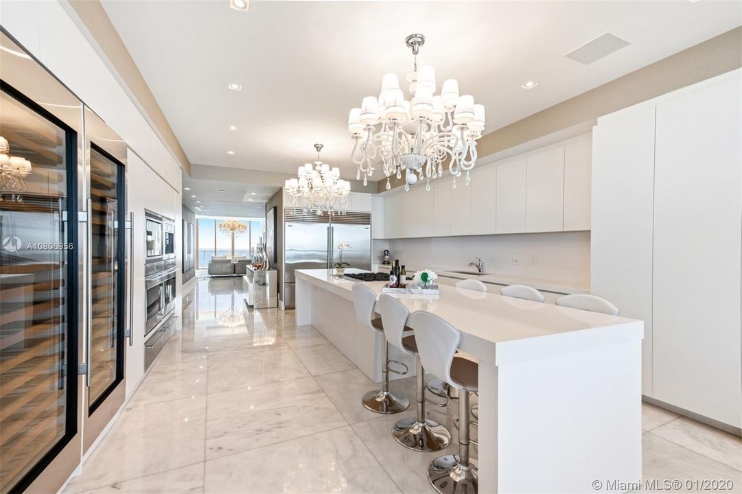 Recently Rented: $82,500 (5 beds, 7 baths, 6261 Square Feet)
