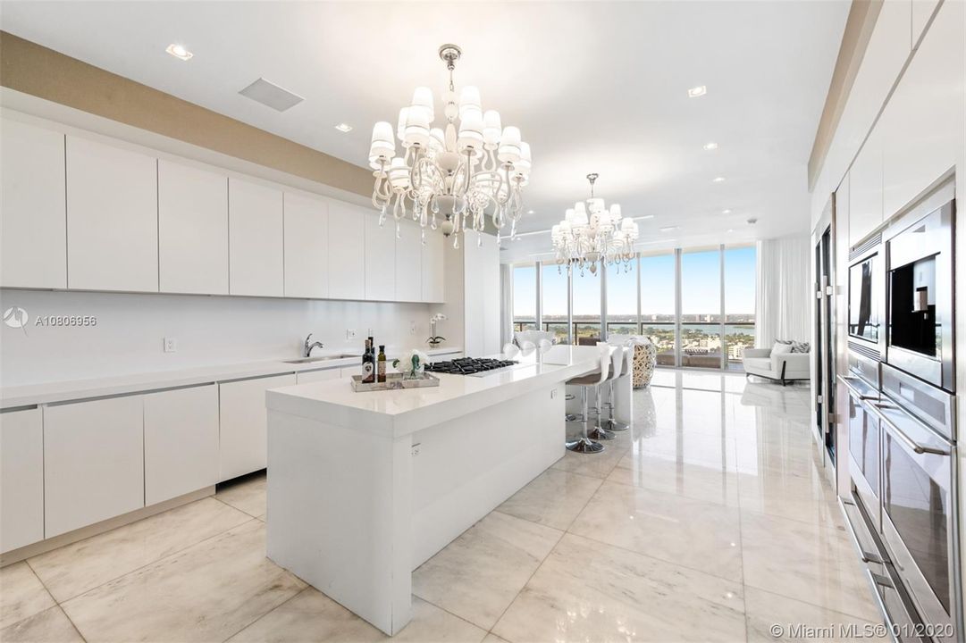 Recently Rented: $82,500 (5 beds, 7 baths, 6261 Square Feet)