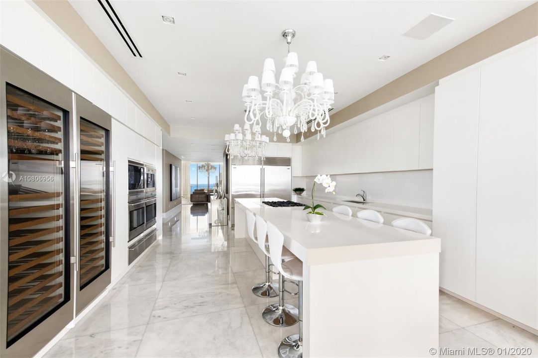 Recently Rented: $82,500 (5 beds, 7 baths, 6261 Square Feet)