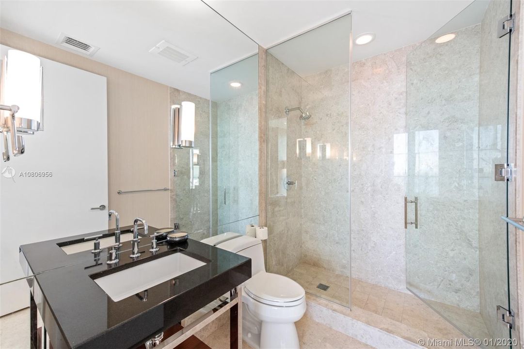 Recently Rented: $82,500 (5 beds, 7 baths, 6261 Square Feet)