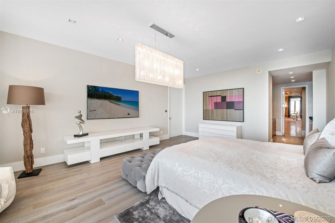 Recently Rented: $82,500 (5 beds, 7 baths, 6261 Square Feet)