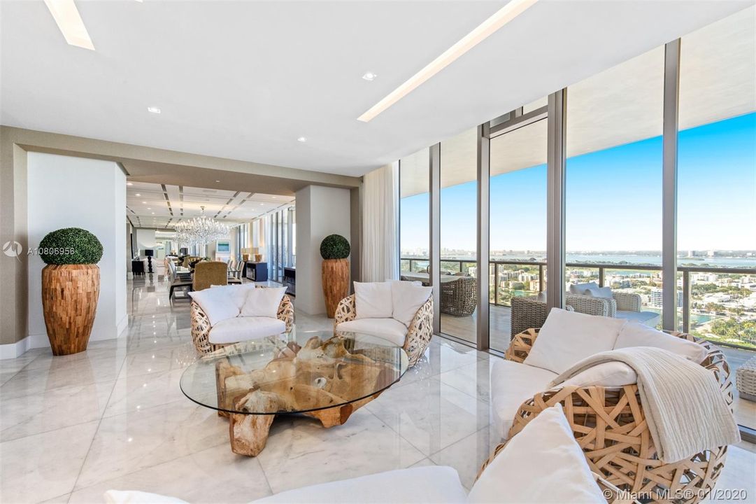 Recently Rented: $82,500 (5 beds, 7 baths, 6261 Square Feet)