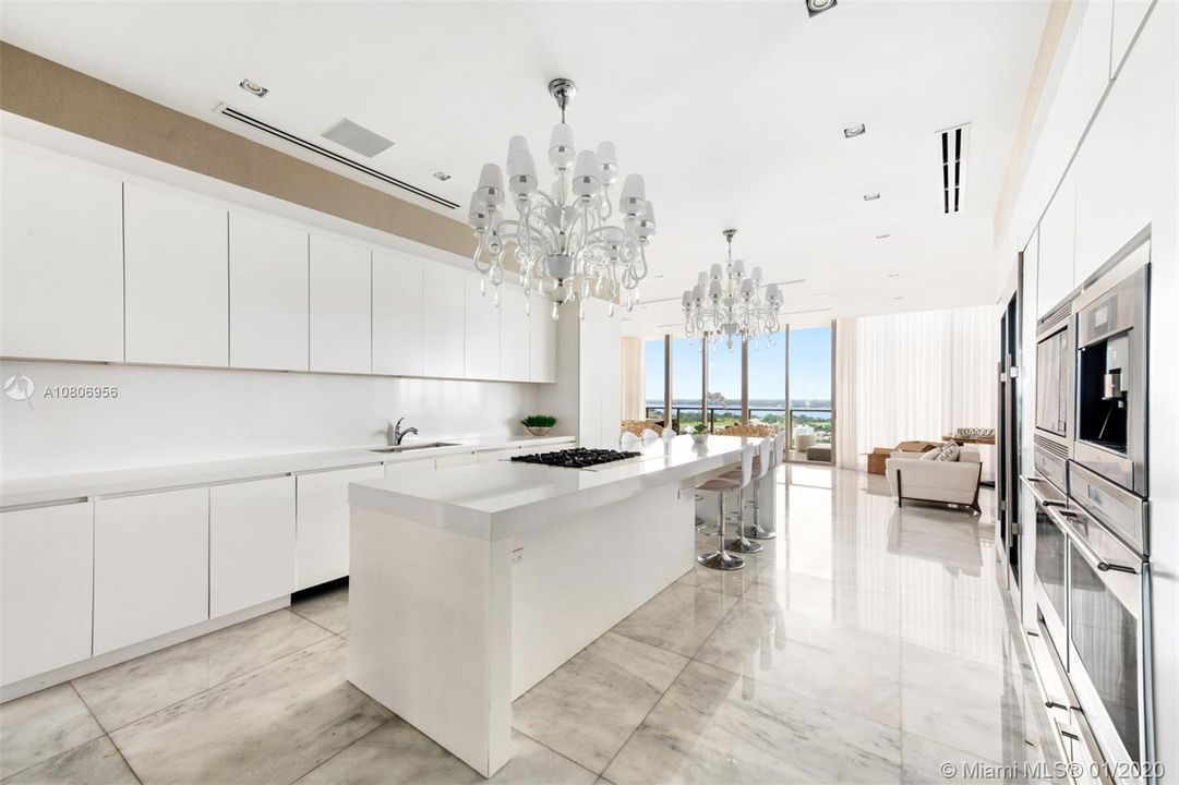 Recently Rented: $82,500 (5 beds, 7 baths, 6261 Square Feet)