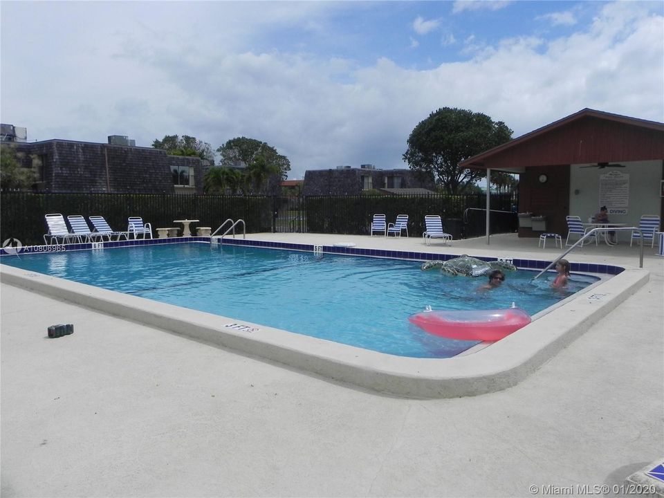 Recently Sold: $199,900 (2 beds, 2 baths, 1377 Square Feet)
