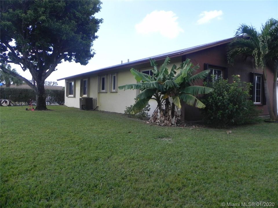 Recently Sold: $199,900 (2 beds, 2 baths, 1377 Square Feet)